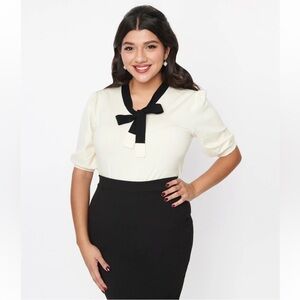 Tulip Cream & Black Bow Sweater - Medium, NWT